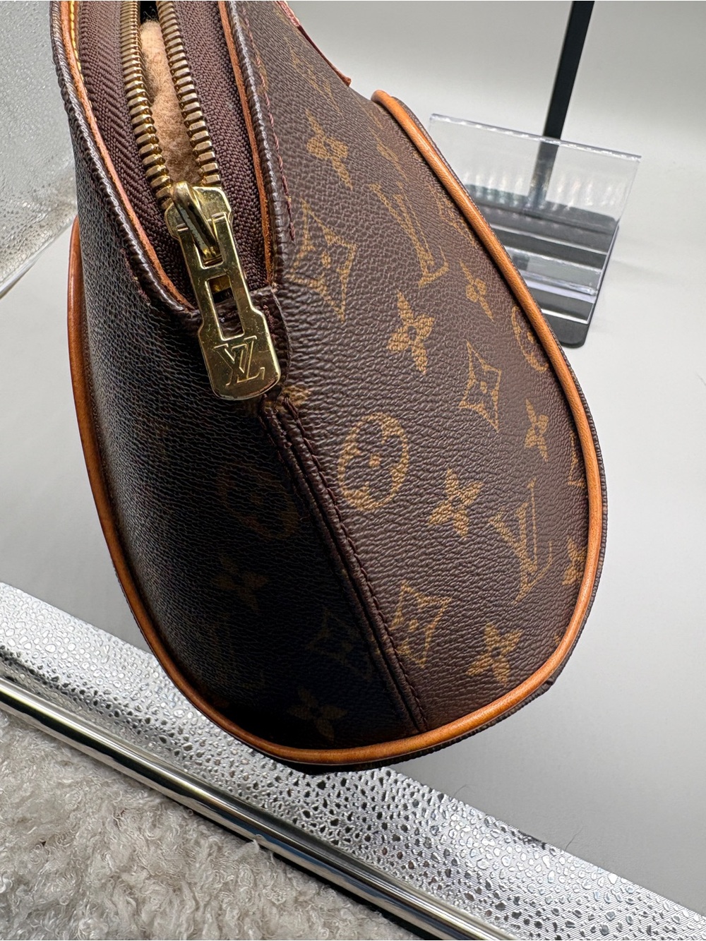 Louis Vuitton Ellipse PM Monogram Canvas Handbag USA Made Vintage - Picture 3 of 13